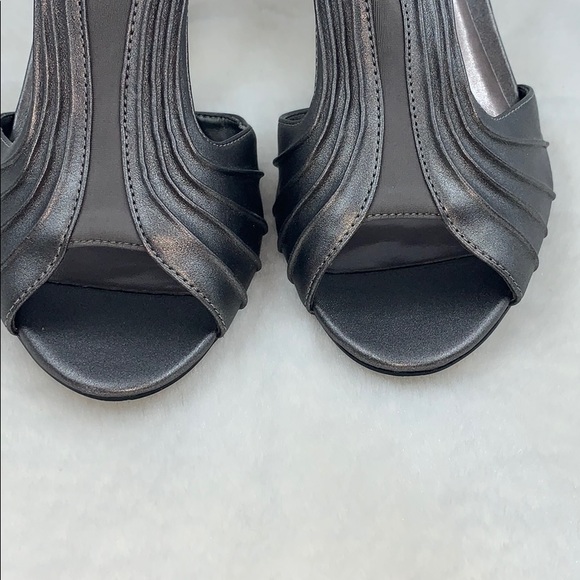 Ann Marino Logan Pewter Heels - Picture 4 of 8